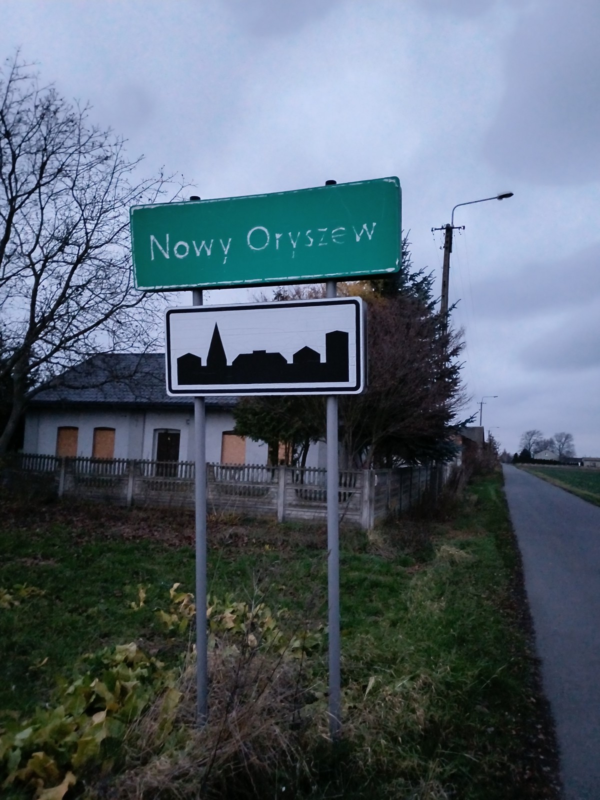 "Ludzie tutaj już ze sobą nie rozmawiają". Ostatni rolnicy rozpalają ogień i czekają na wysiedlenie