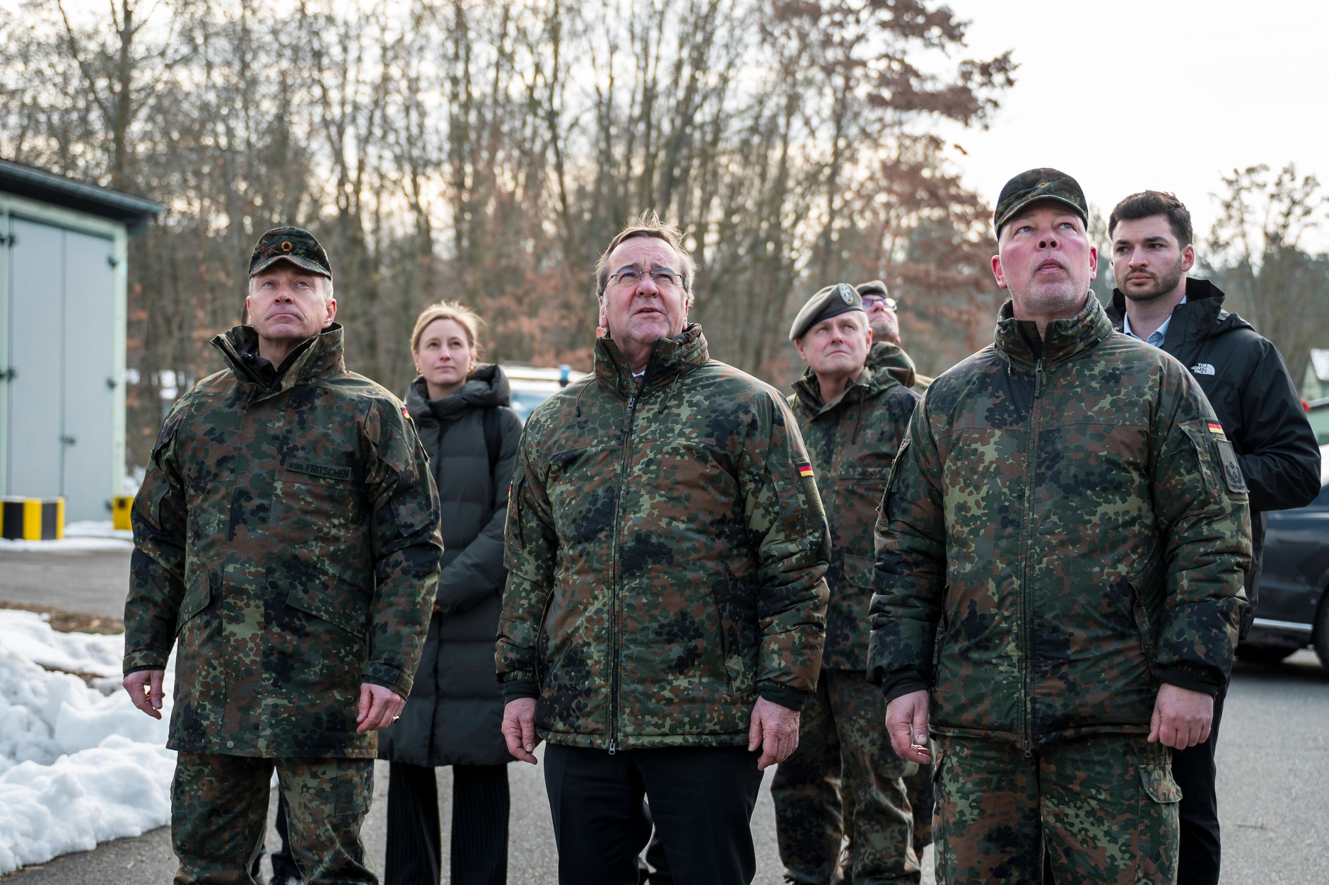 Nie zbieraj łusek do czapki polowej, umyj twarz i ręce... Niemcy chciałyby być potęgą. Na razie ośmieszają własnych żołnierzy [KOMENTARZ]