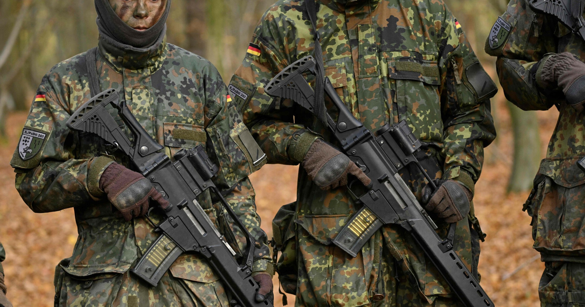 Nie zbieraj łusek do czapki polowej, umyj twarz i ręce... Niemcy chciałyby być potęgą. Na razie ośmieszają własnych żołnierzy [KOMENTARZ]