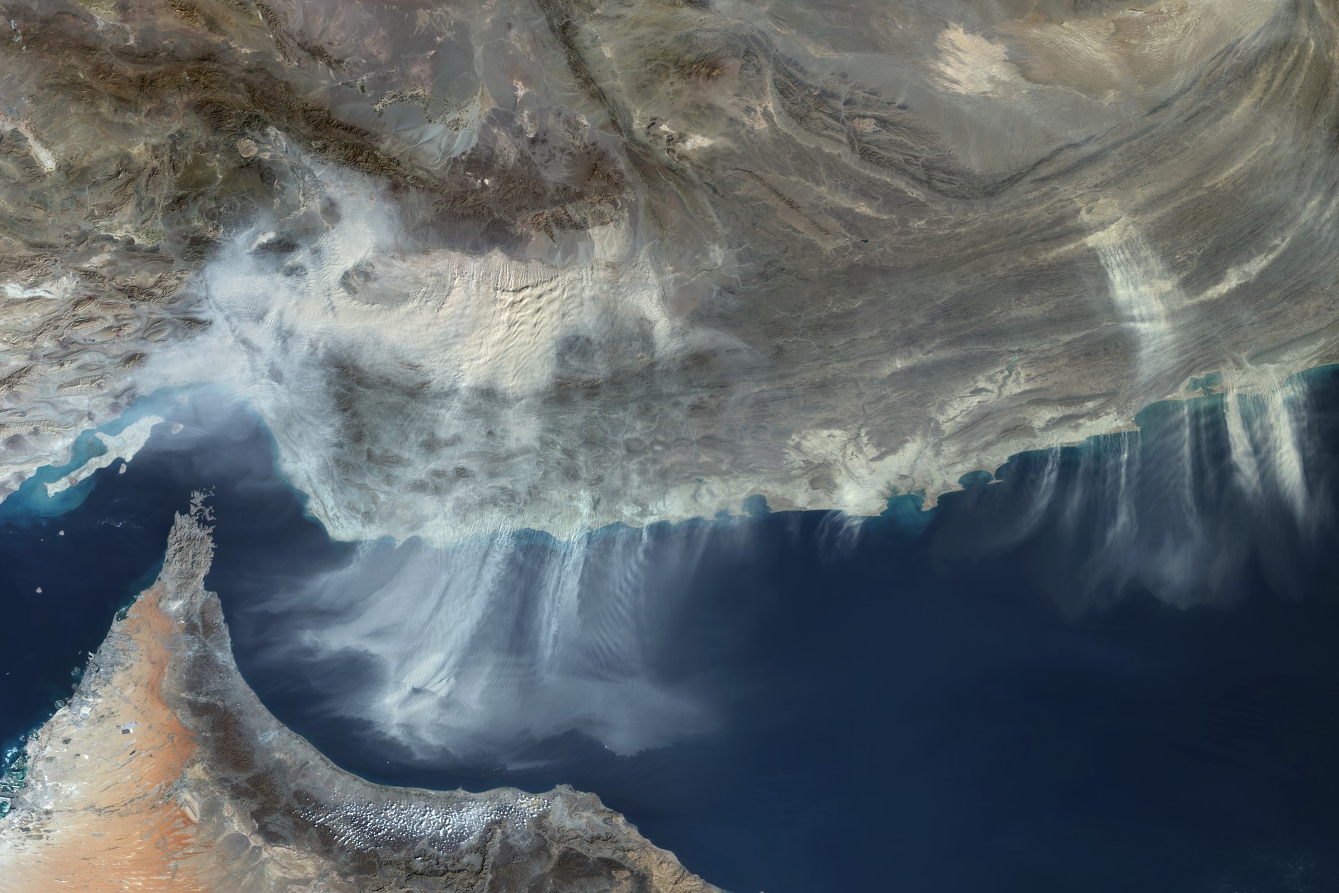 "Od lat 70. uważano to za scenariusz apokaliptyczny". Iran sięgnął po najcięższe działa. Wsadził kij w szprychy światowej gospodarki