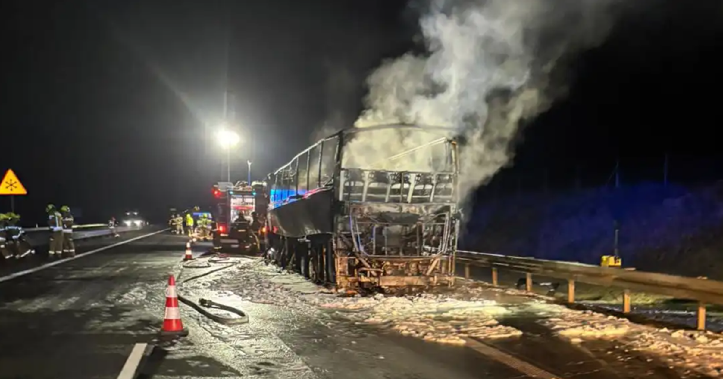 Pożar na A2. Autobus stanął w płomieniach