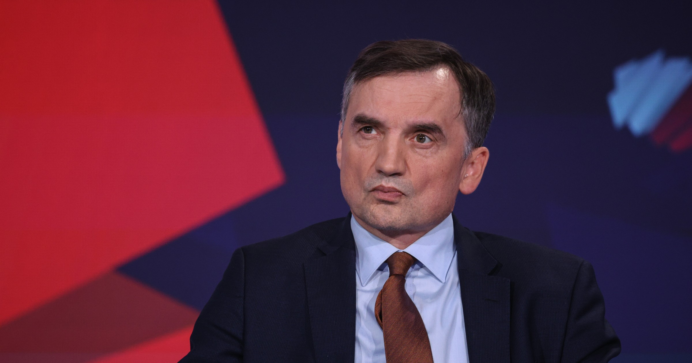 Policja chce cofnąć pozwolenie na broń Zbigniewowi Ziobrze. Jest jeden problem