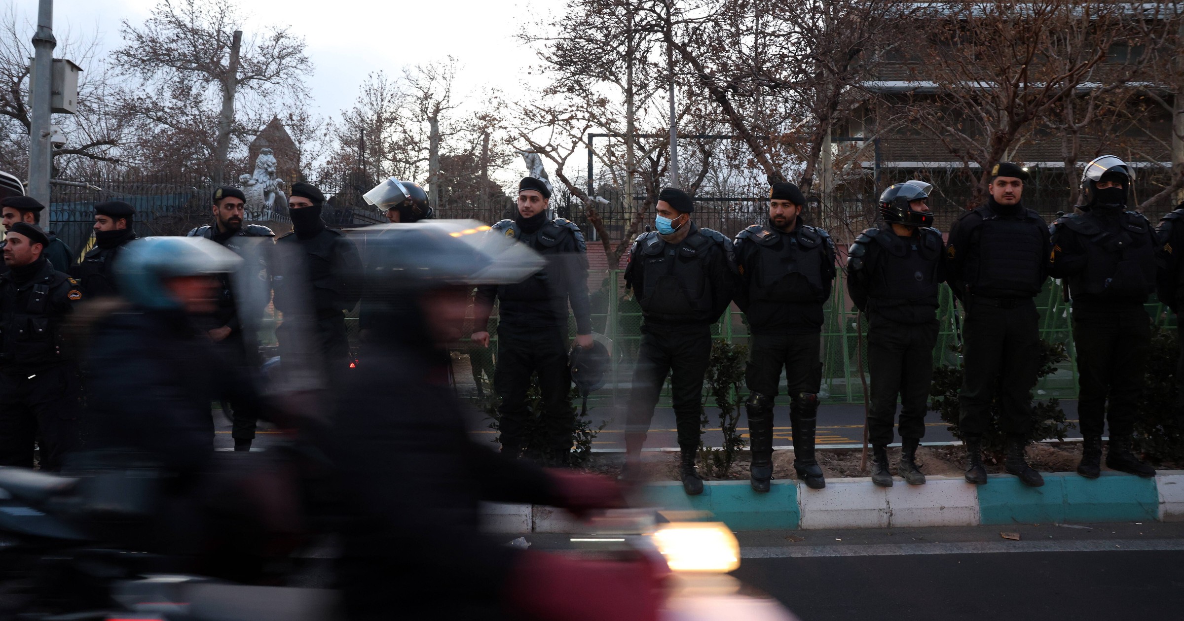 Policja w Iranie będzie strzelać do szabrowników. "Zostaną szybko zneutralizowani"