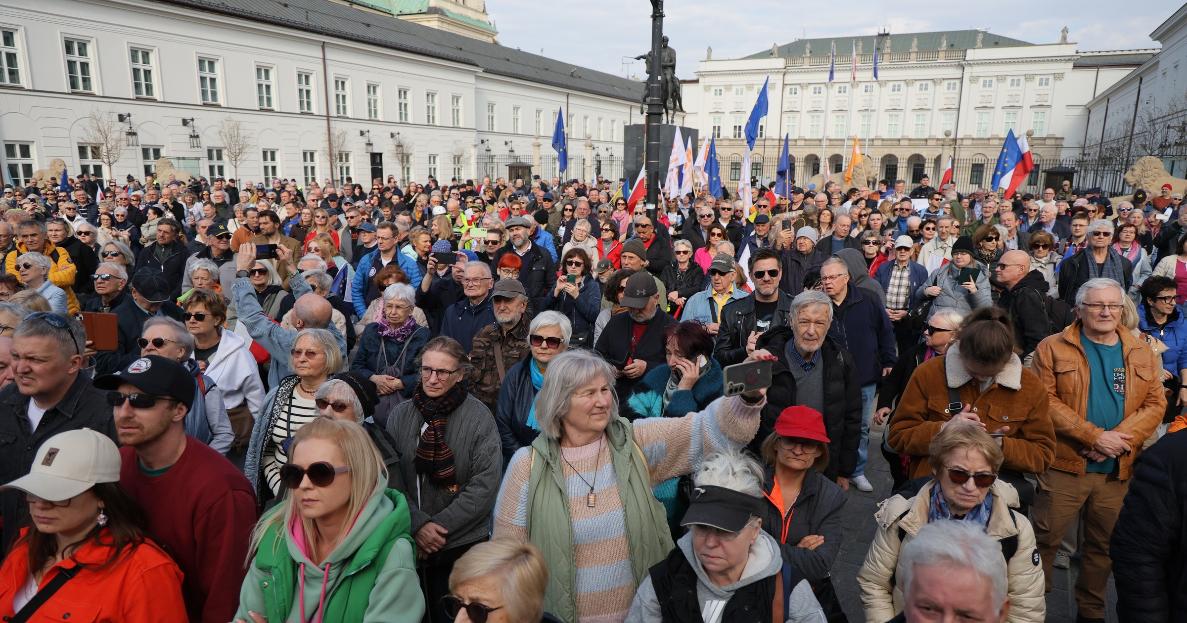 Protest przed Pałacem Prezydenckim. "Chcemy być SAFE"