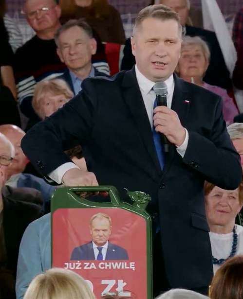 Przemysław Czarnek pokazał kanister ze zdjęciem Donalda Tuska. Pod nim był napis