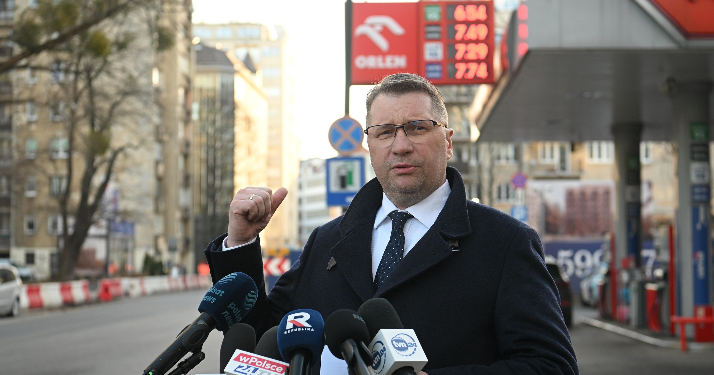 Przemysław Czarnek uderza w rząd. "Z rządowych limuzyn nie widać"