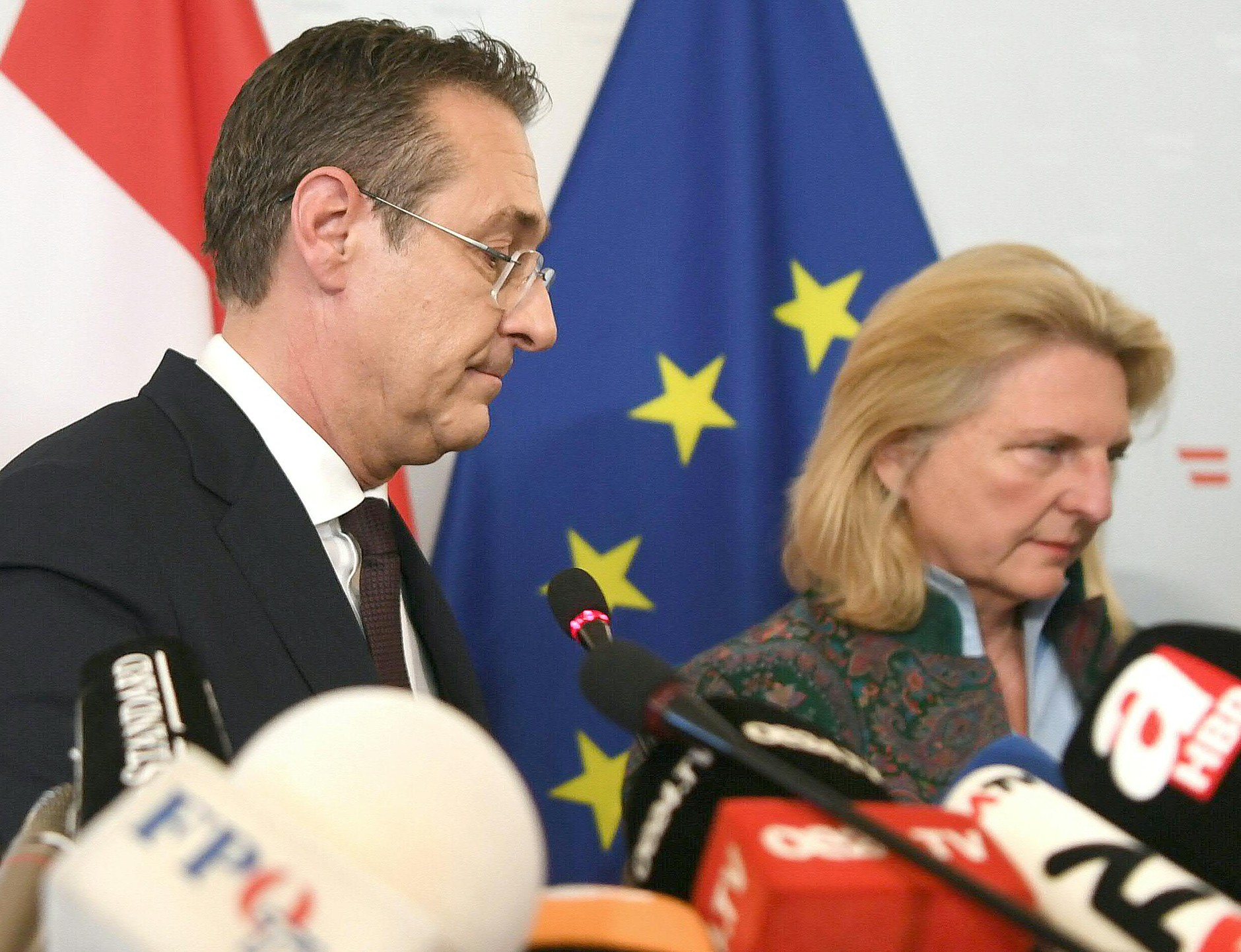 Putin tańczył na weselu swojej austriackiej ulubienicy, dziś nie żałuje na jej utrzymanie. W Rosji Karin Kneisll została milionerką