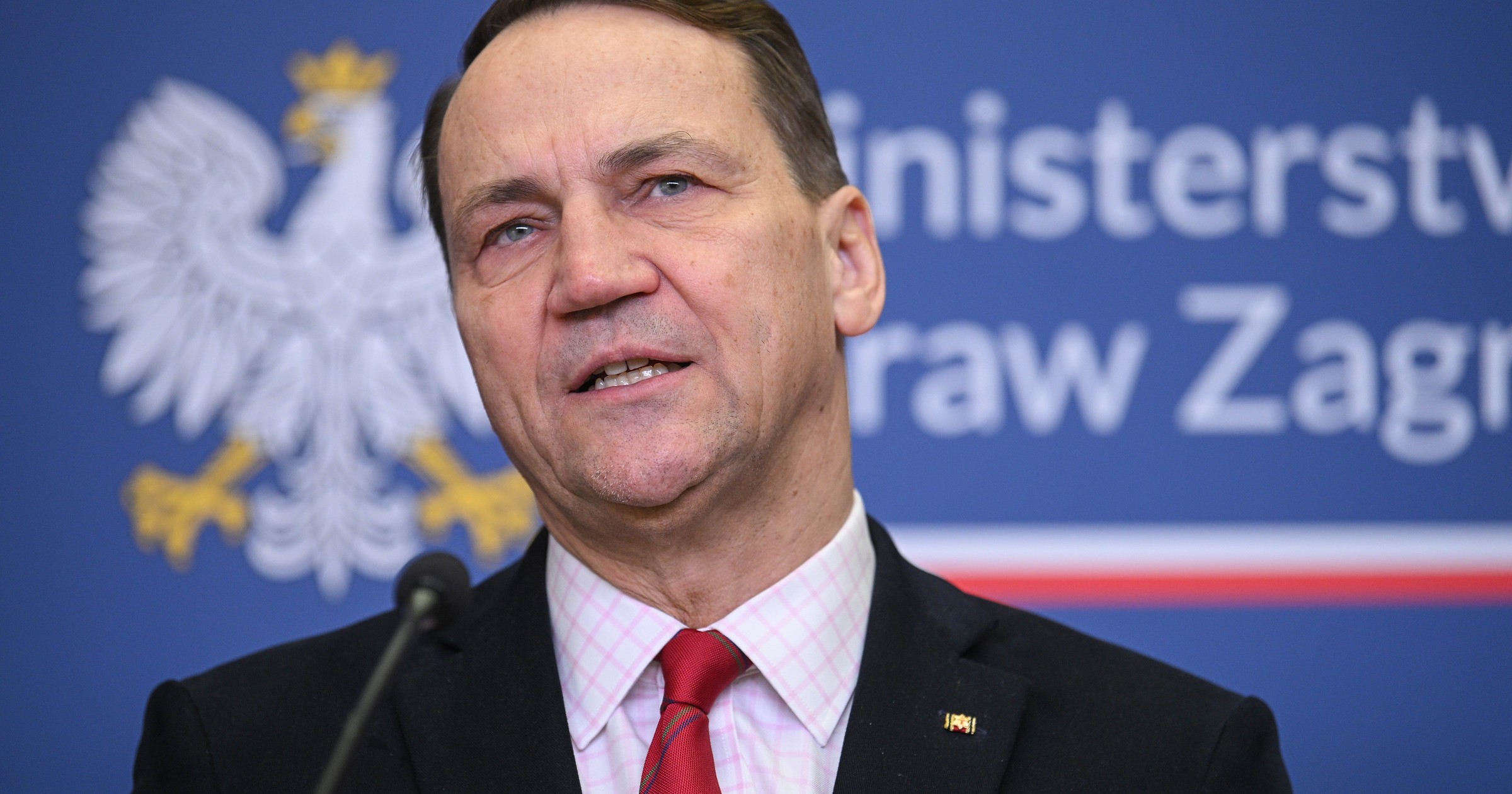 Radosław Sikorski ostro o "Polskim SAFE 0 proc.". "Szarlataneria"