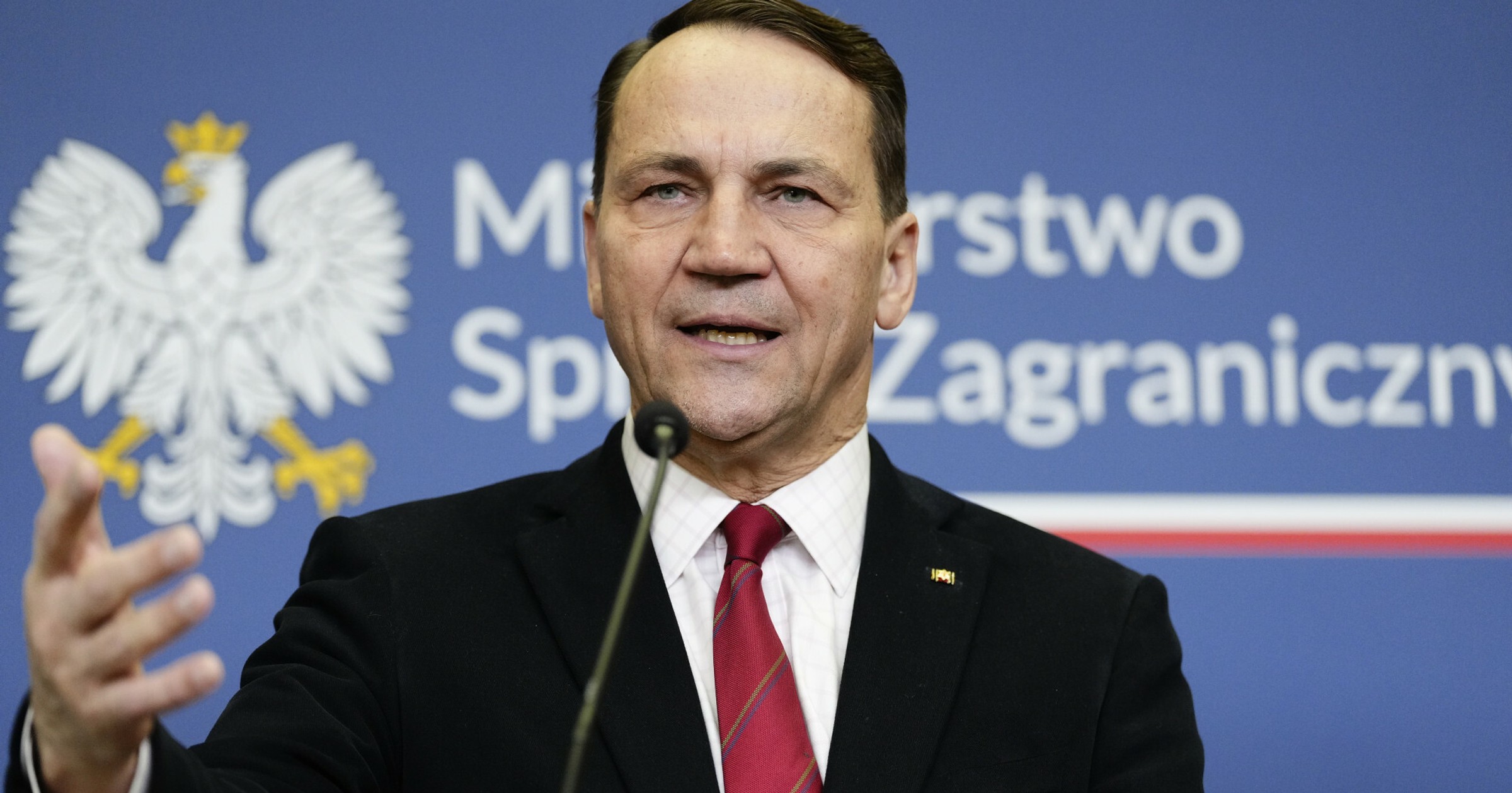 Radosław Sikorski pokazał paski z Republiki. "Obłąkani"