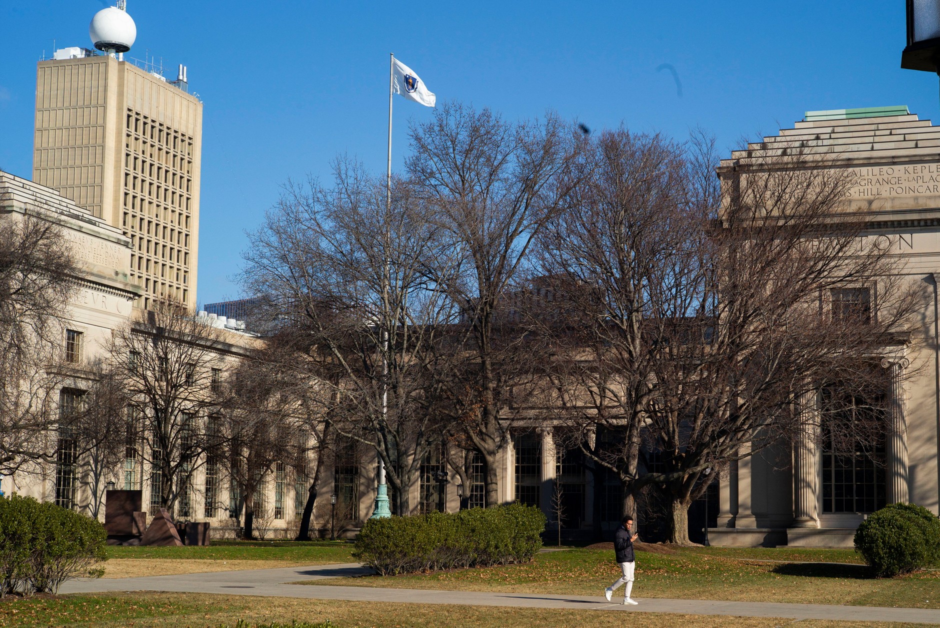 Rankingi nie kłamią. Polskie uczelnie daleko za światową czołówką. Profesor wyjaśnia