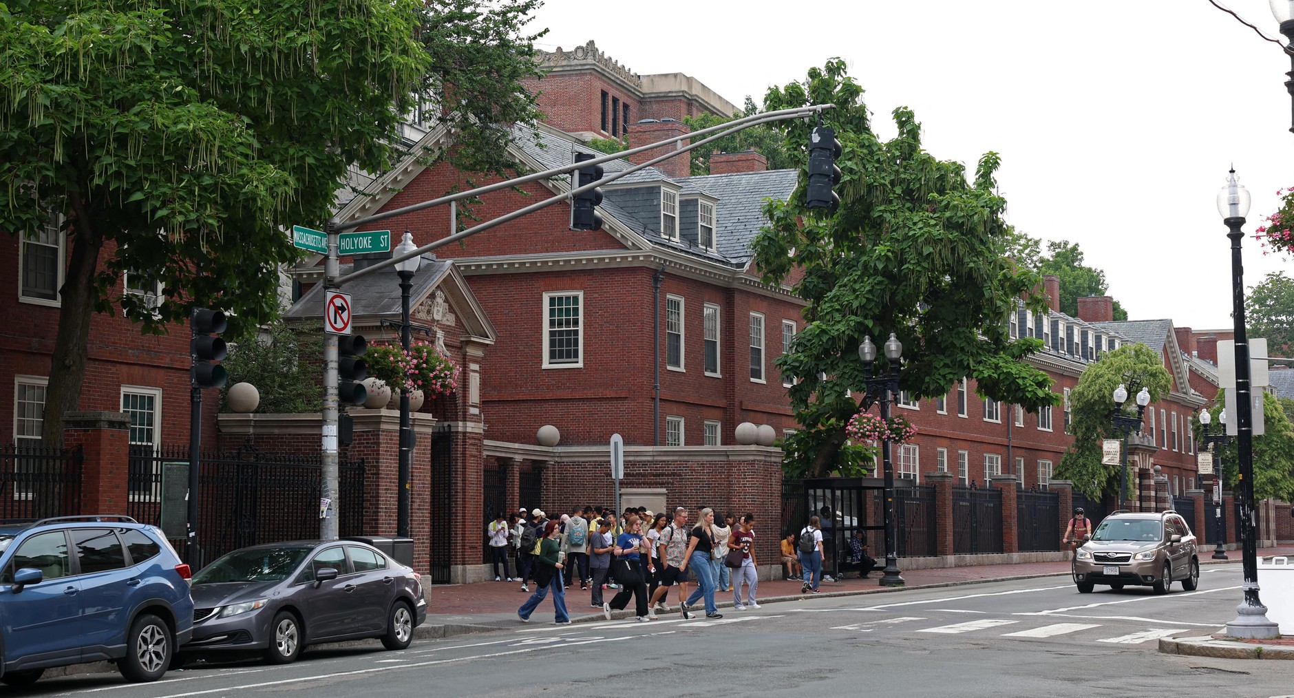 Rankingi nie kłamią. Polskie uczelnie daleko za światową czołówką. Profesor wyjaśnia