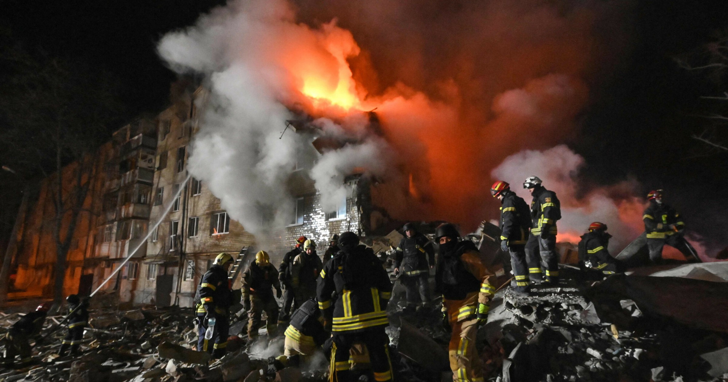 Rosyjski atak rakietowy na wieżowiec w Charkowie. Trwa akcja ratunkowa, są ofiary