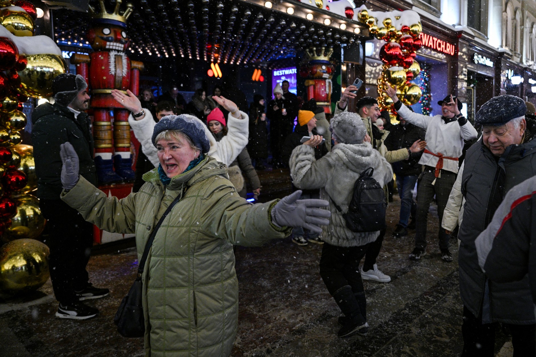 Rybakowa: Putin głowi się, jak wypełnić dziurę w budżecie. Nie wykluczam najgorszego: że urzędnicy w Moskwie będą musieli sami parzyć sobie kawę [FELIETON]