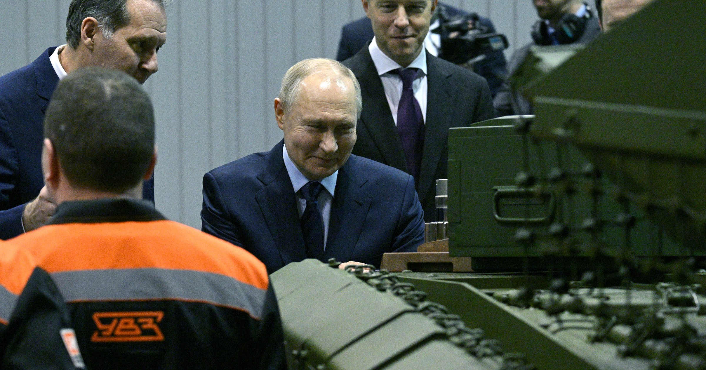 Sankcje? Jakie sankcje? Tysiące firm śmieje się Zachodowi w twarz. To przez nie putinowska machina wojenna wciąż się kręci [ŚLEDZTWO]