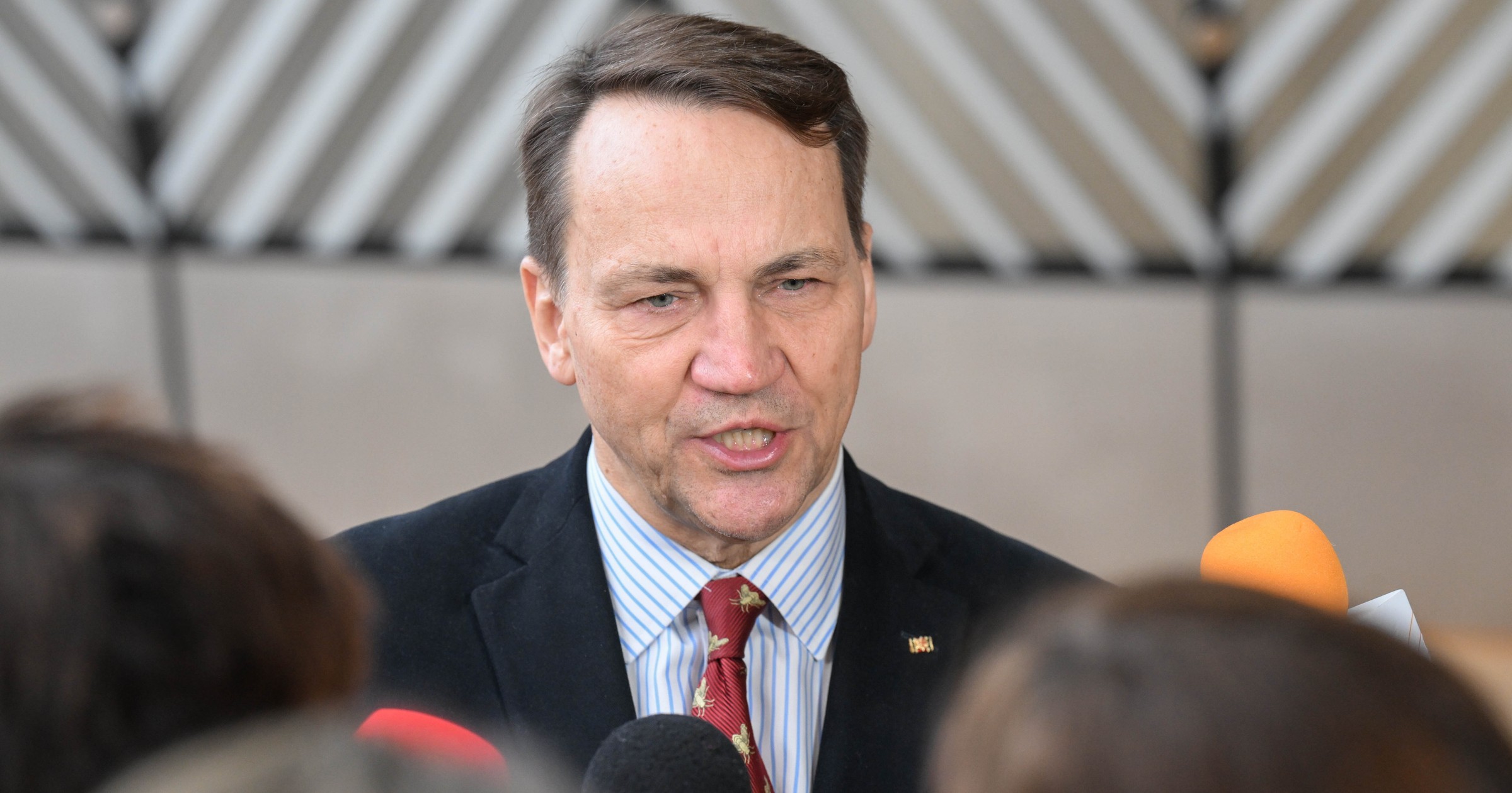 "Sikorski jest warchołem". Ostra odpowiedź z PiS na słowa ministra