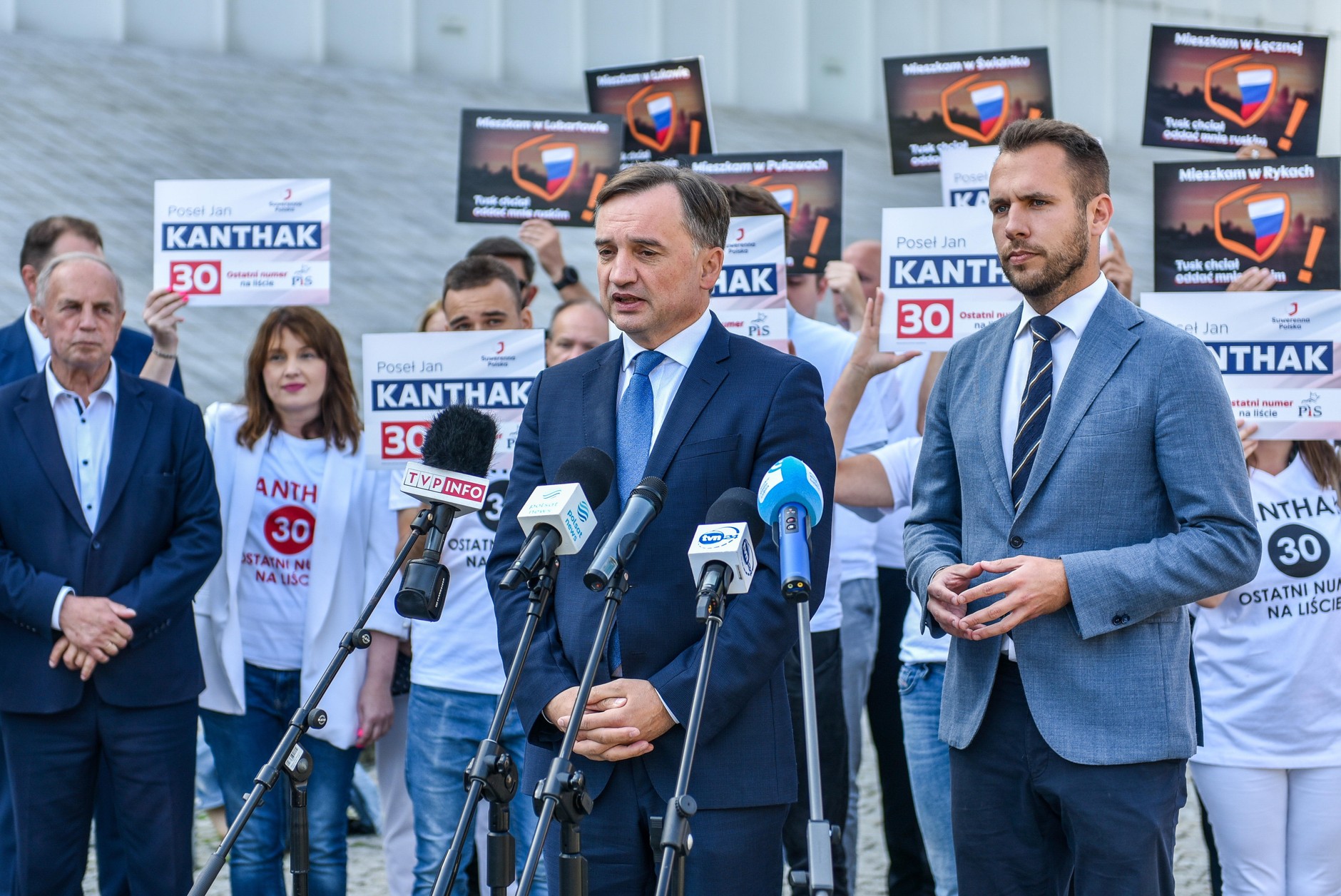 "Stan Wyjątkowy". Tusk straszy, że Kaczyński planuje polexit. Czarnek walczy z panelami. Kosiniak chce się dogadać z Nawrockim