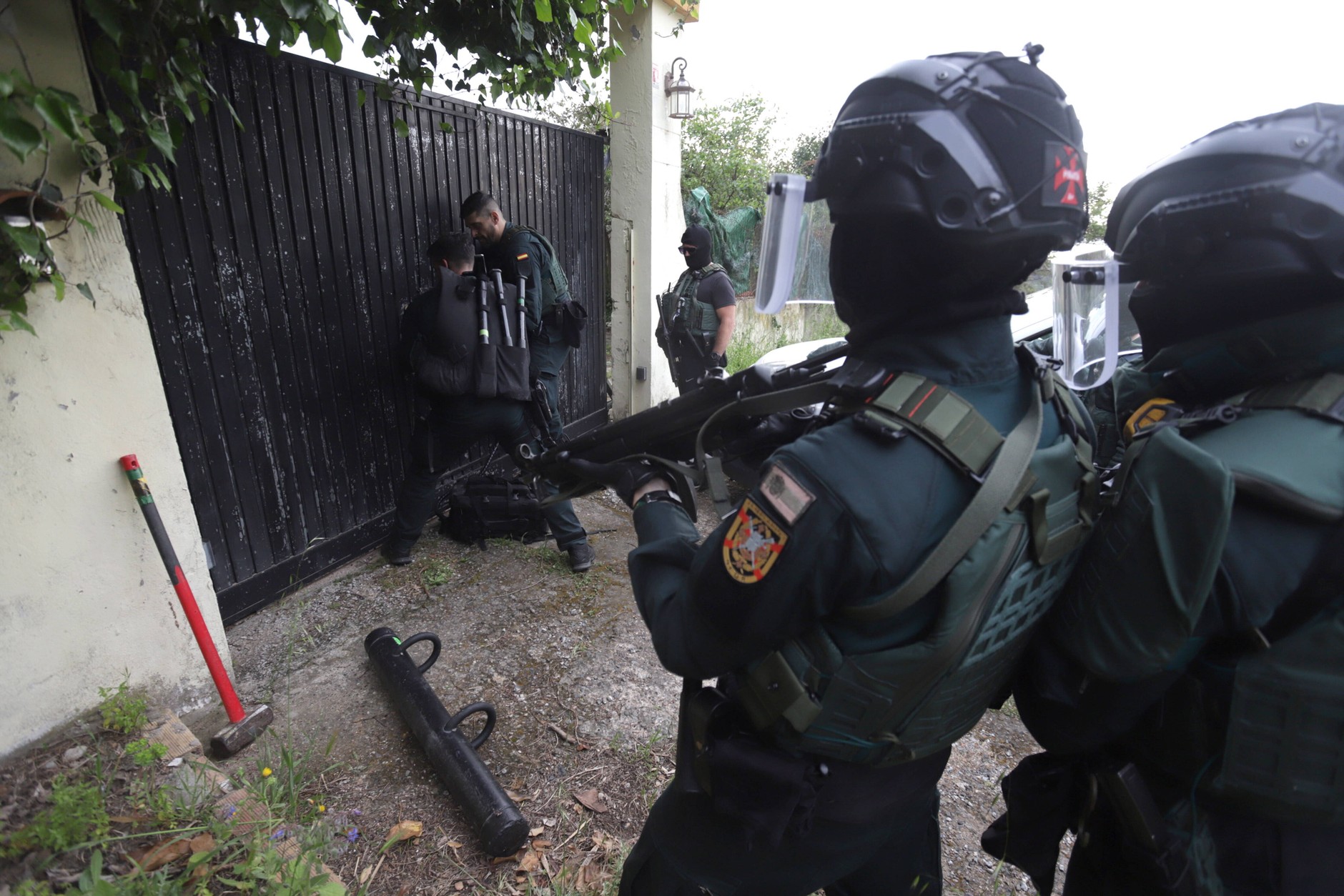 Szef policyjnych związków: nie można "wybijać zębów psom"