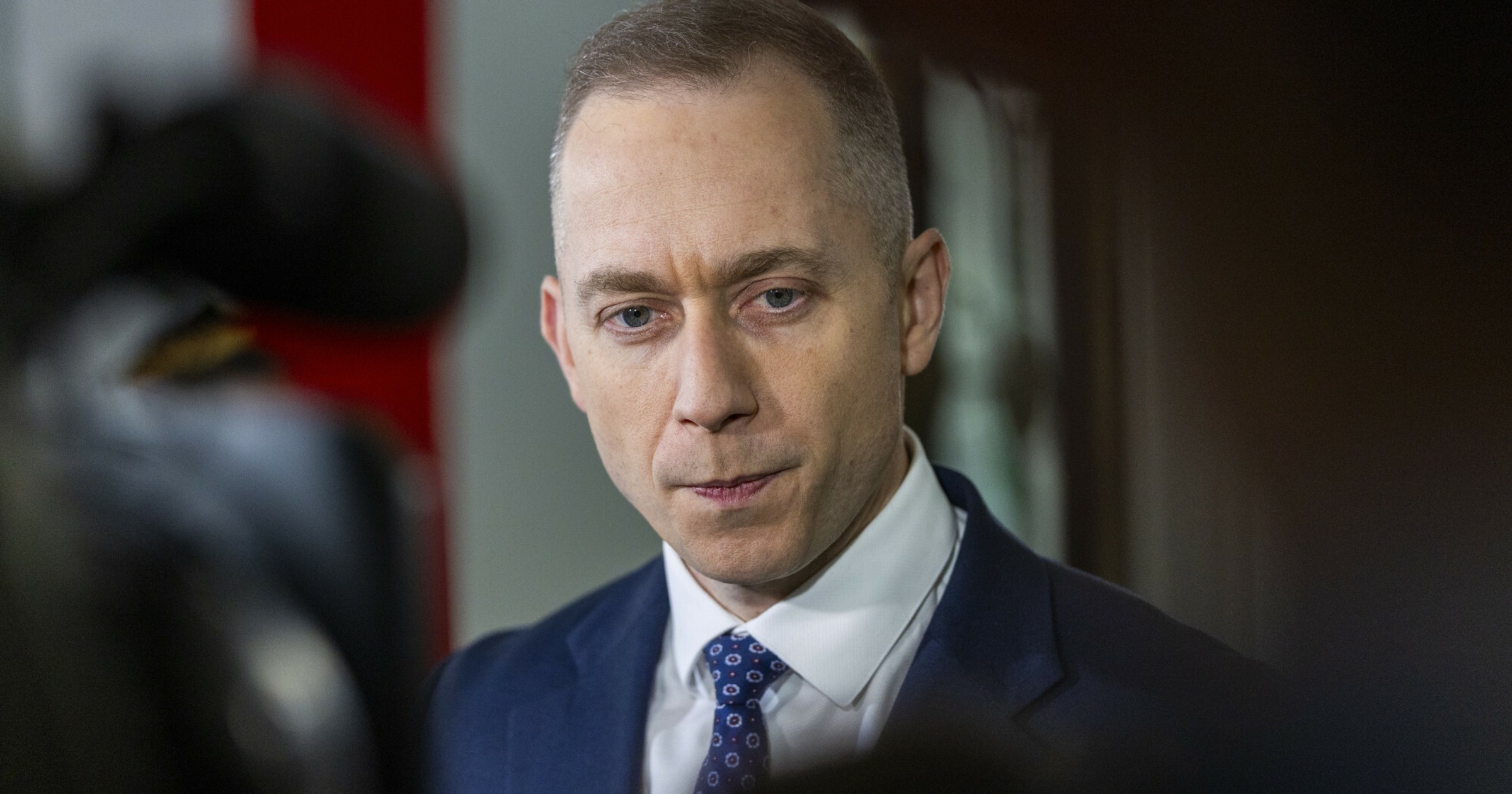 "Trzęsie się panu ręka". Spięcie wiceministra z pracownikiem TV Republika