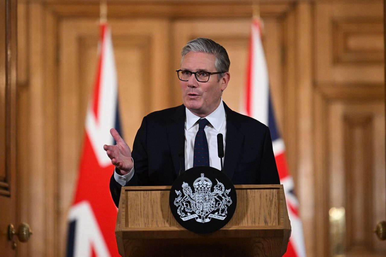 Keir Starmer odchodzi. Reakcje na Wyspach mieszane