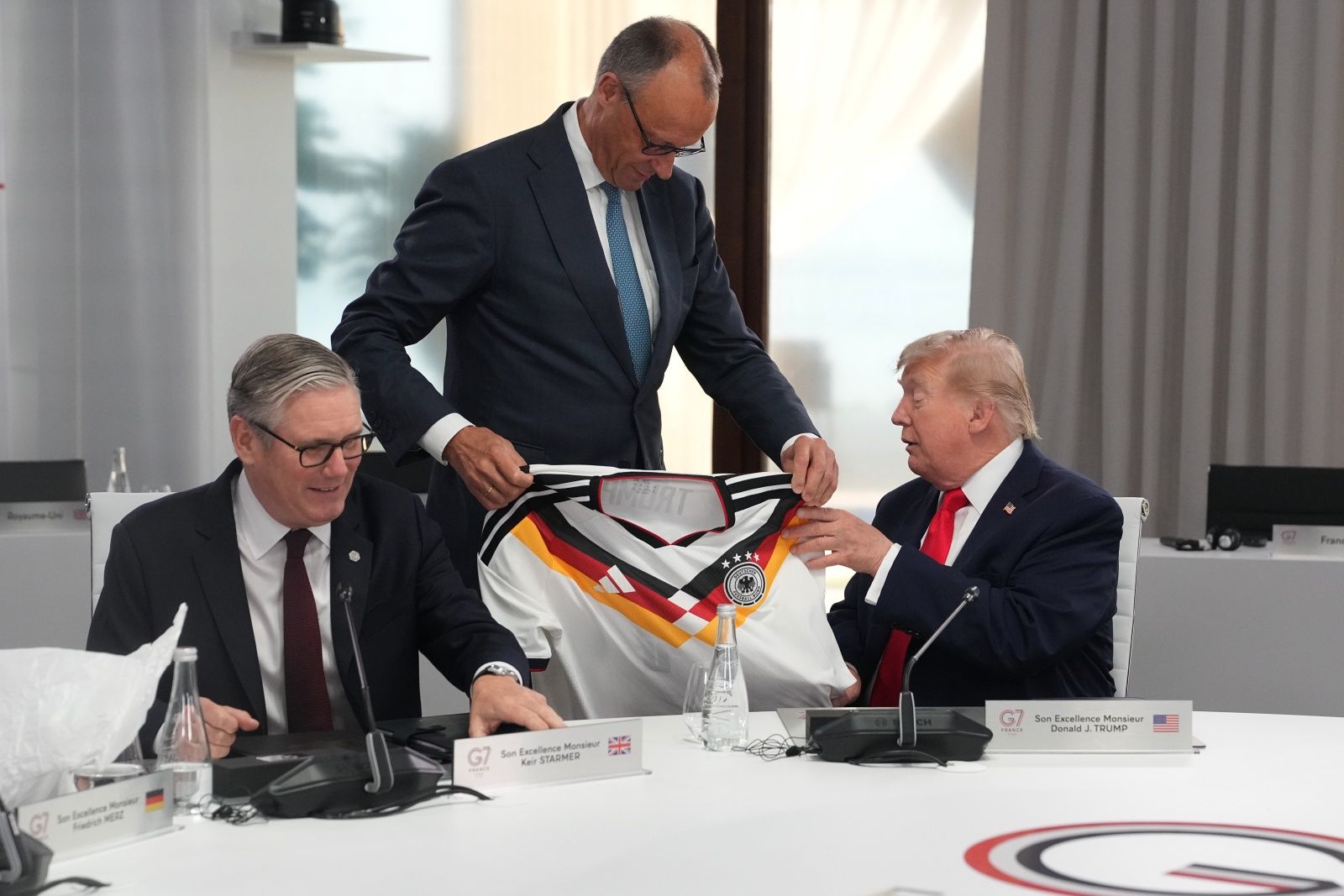 Nietypowy prezent dla Trumpa. Merz przygotował niespodziankę