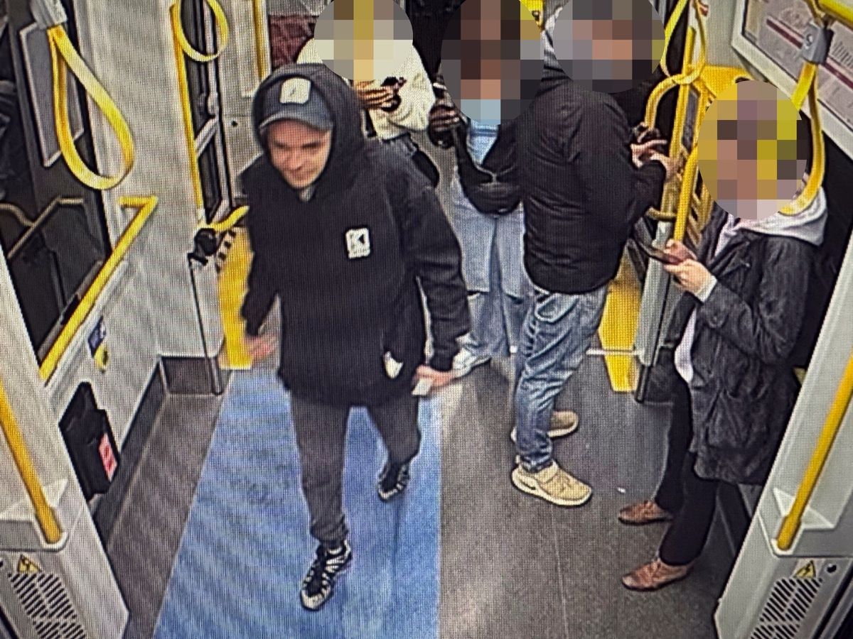 Pobił pasażera i usiadł spokojnie obok. Poznajesz go?