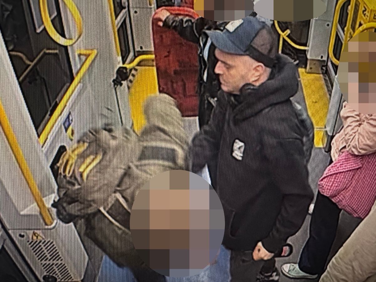 Pobił pasażera i usiadł spokojnie obok. Poznajesz go?