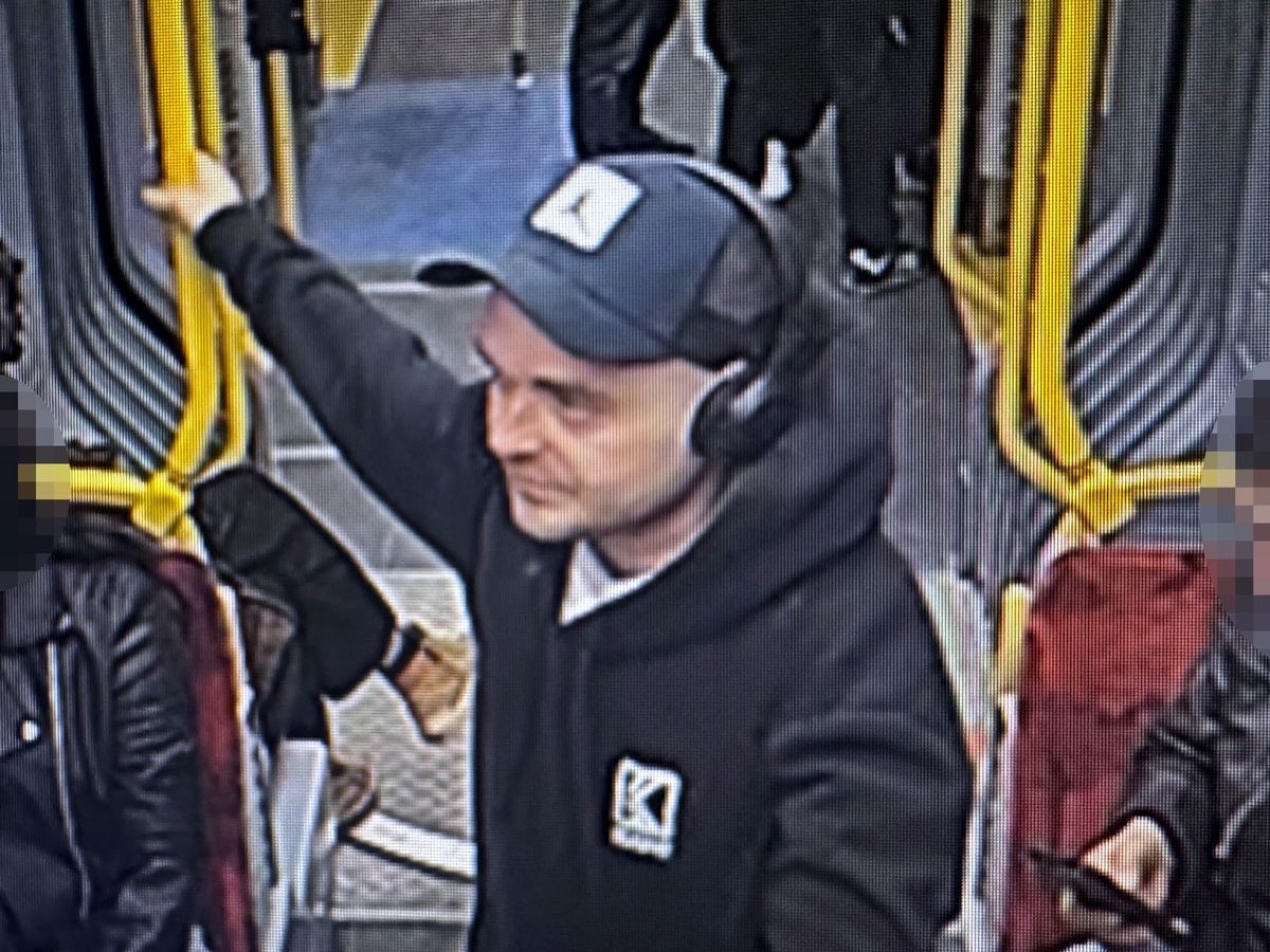 Pobił pasażera i usiadł spokojnie obok. Poznajesz go?