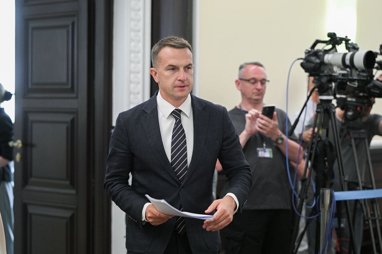 "Skandaliczne". Prezes PiS uderza w Tuska ws. Szpitala Południowego