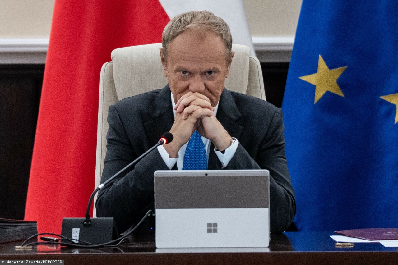 Uciekają, milczą, kręcą. KO nie ma pomysłu na "aferę vipowską". Eksperci oceniają