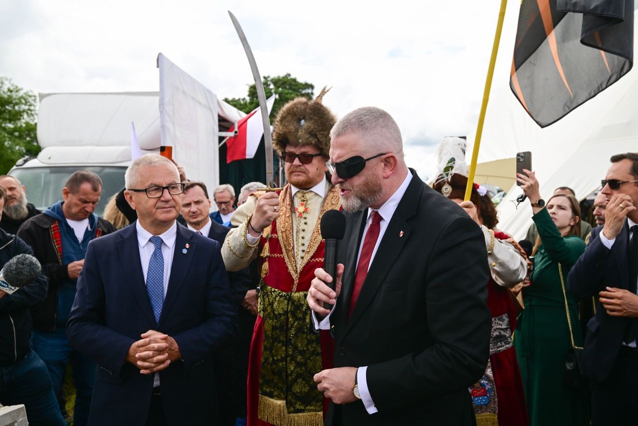 Działo się w piątek. Incydent podczas miesięcznicy oraz skandal w Jedwabnem