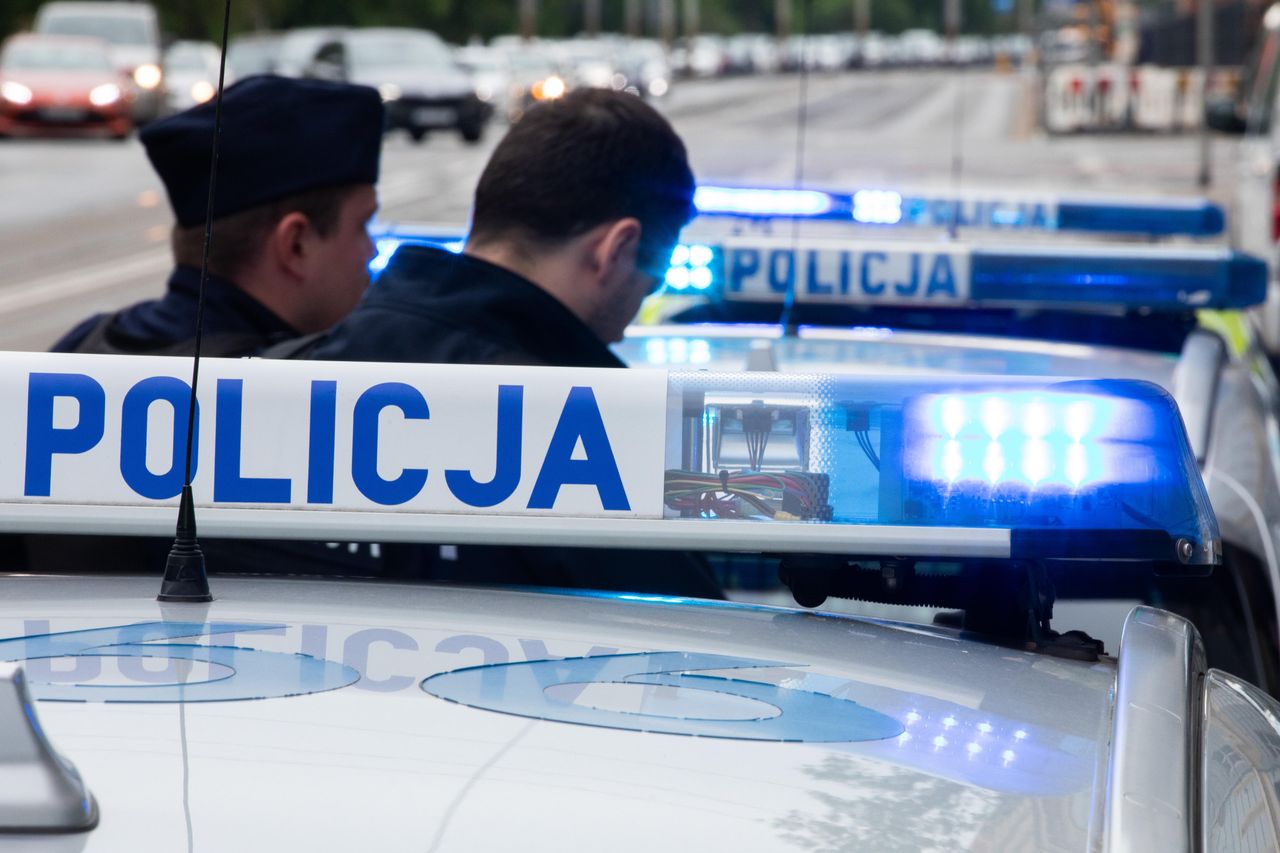 Grał w "Na Wspólnej". Jest na liście Interpolu