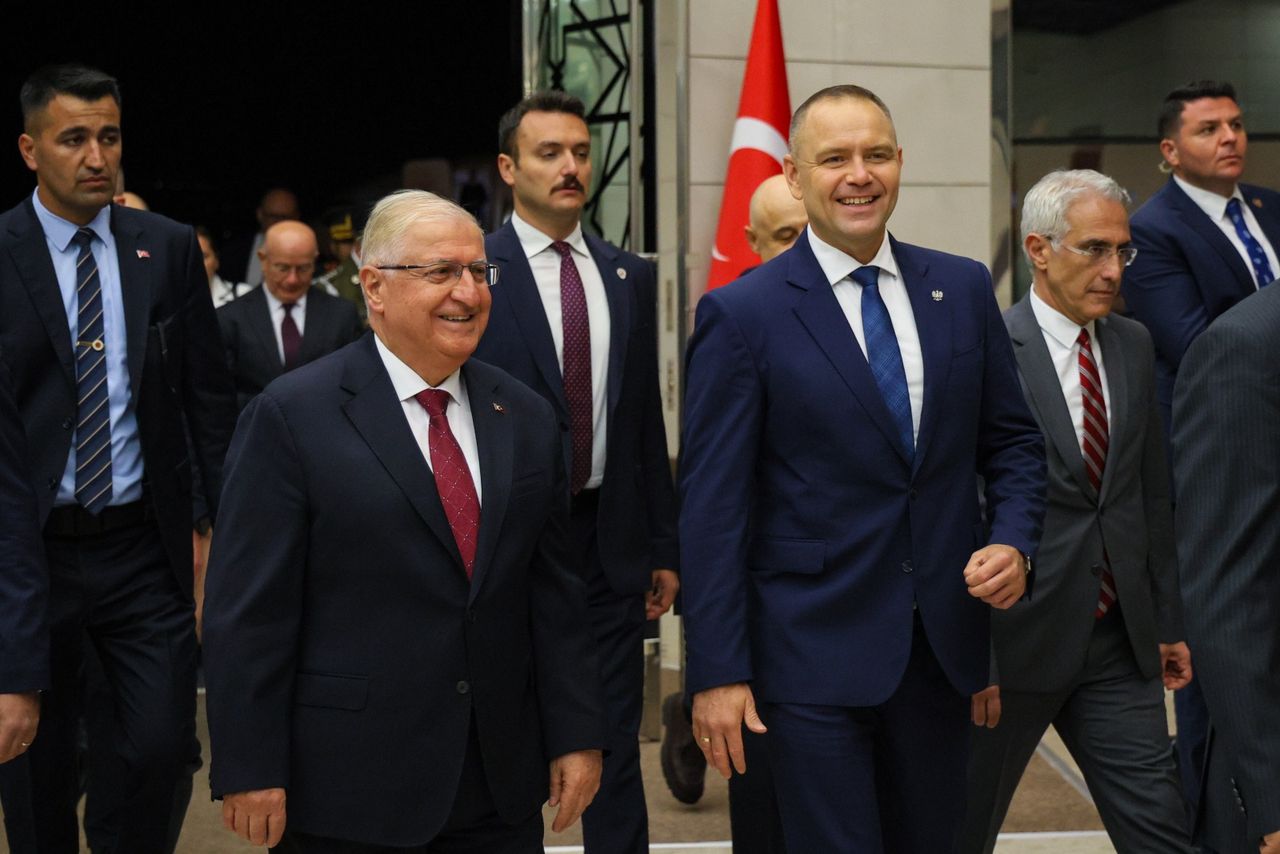 Hiszpańska prasa przed szczytem w Ankarze. "NATO znów potrzebuje Erdogana"