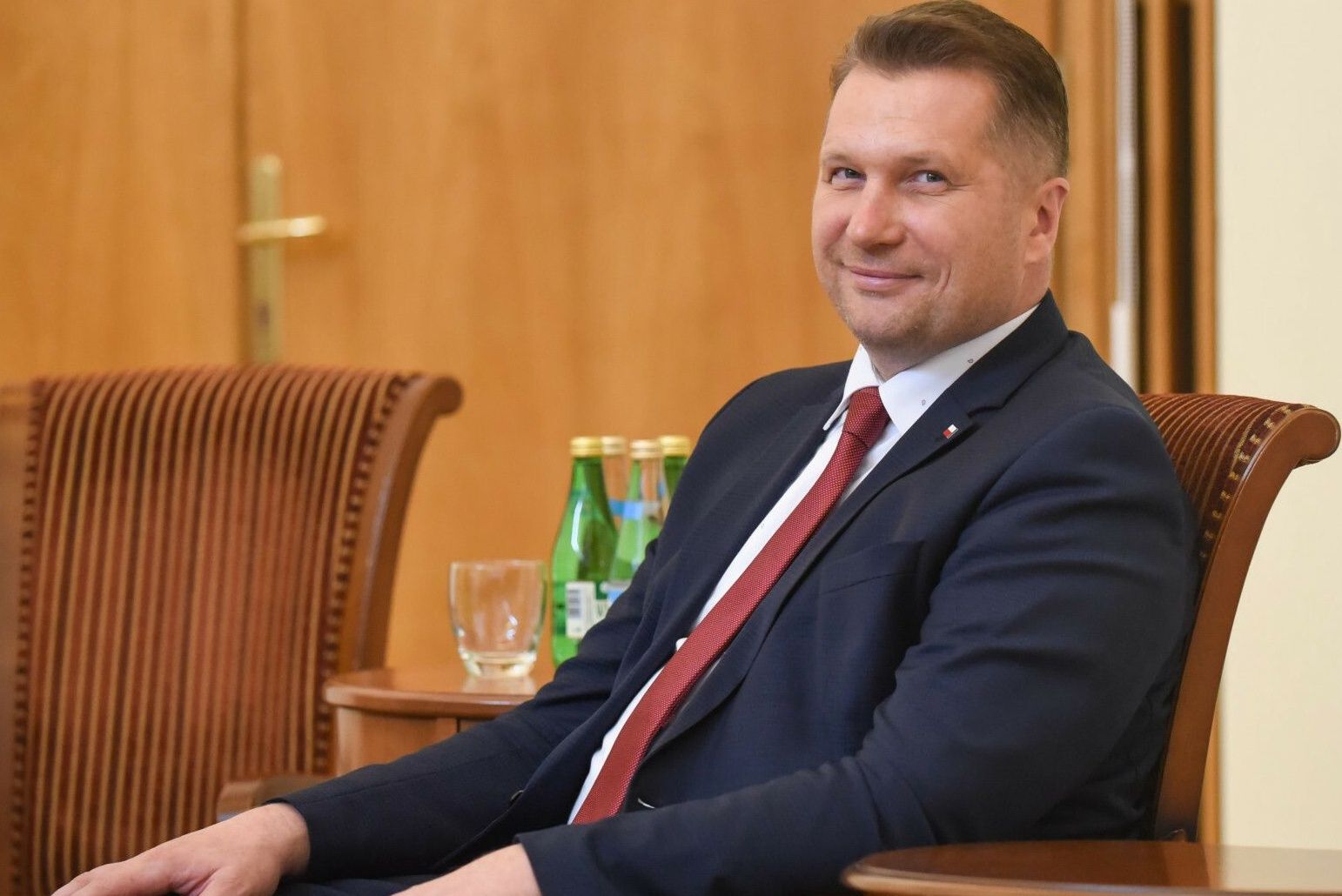 Miliony z MSZ wbrew regulaminom. Tak resort Sikorskiego przyznawał dotacje