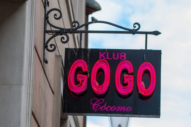 Oszustwa w klubie go-go. CBŚP zatrzymało osiem osób