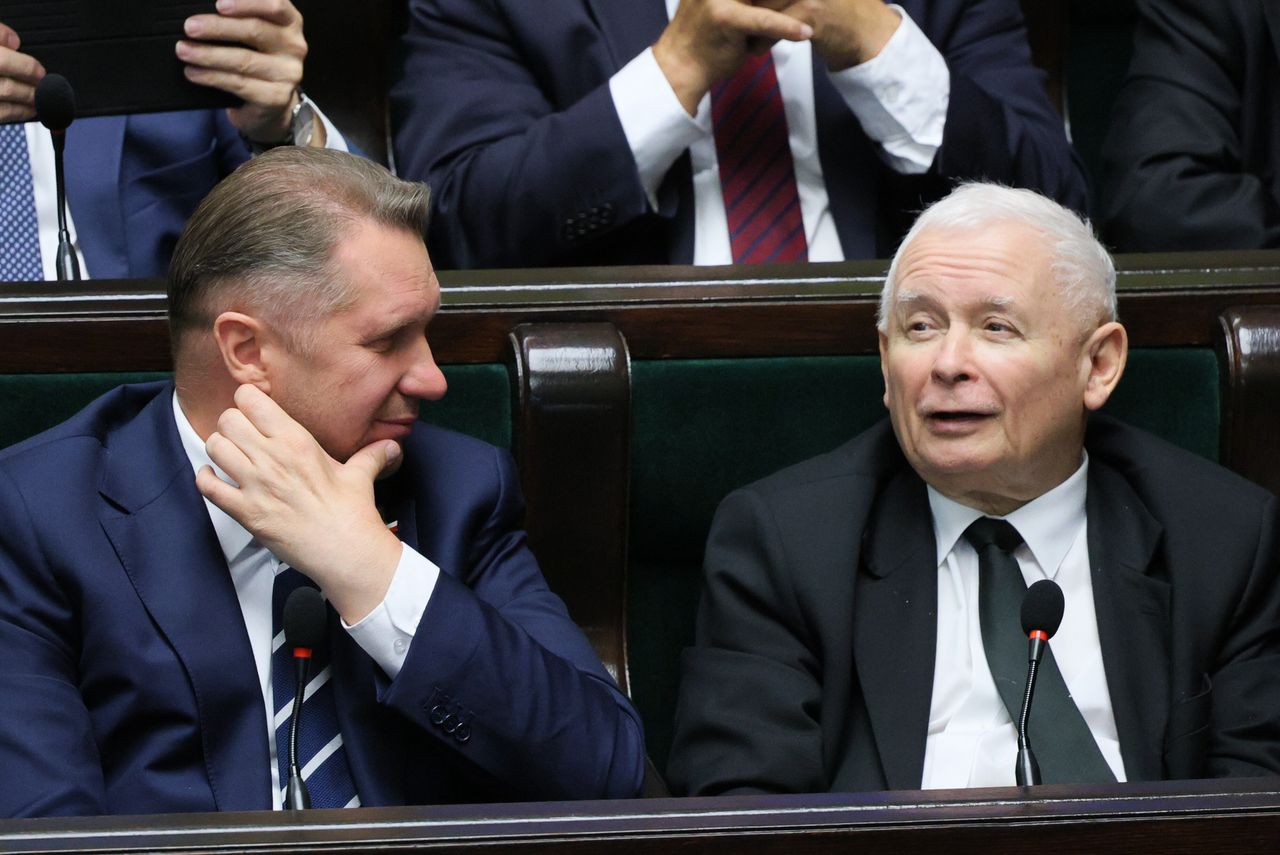 PiS stawia ultimatum swoim dwóm liderom. Pierwszy odpowiedział