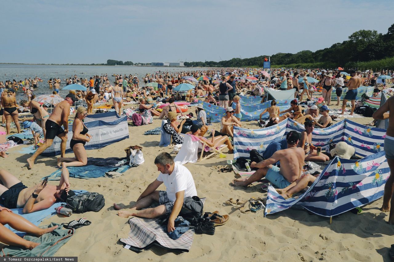 Pracować krócej lub w ogóle, kiedy są upały? Polacy ocenili