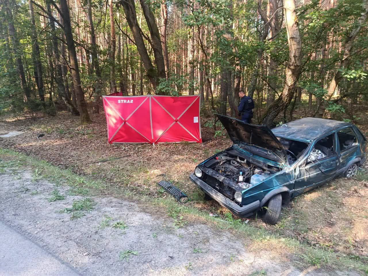 Samochód wciągnął pod koła rower. Policja publikuje koszmarne zdjęcie