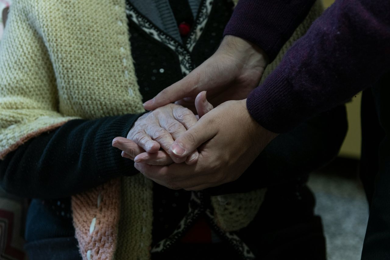 Seniorka straciła tysiące. Myślała, że pomaga zakażonemu wirusem Ebola