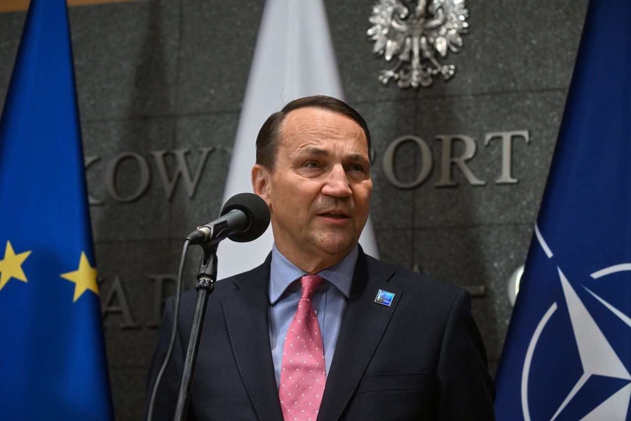 Sikorski ostrzega przed planami Rosji. "Mamy wiarygodne informacje"