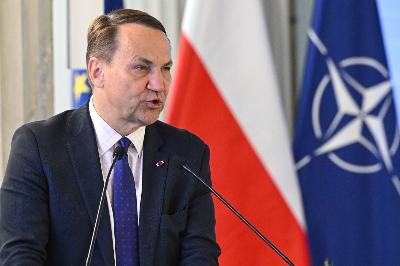 Sikorski uderza w Putina: ma numer do Zełenskiego, może zadzwonić