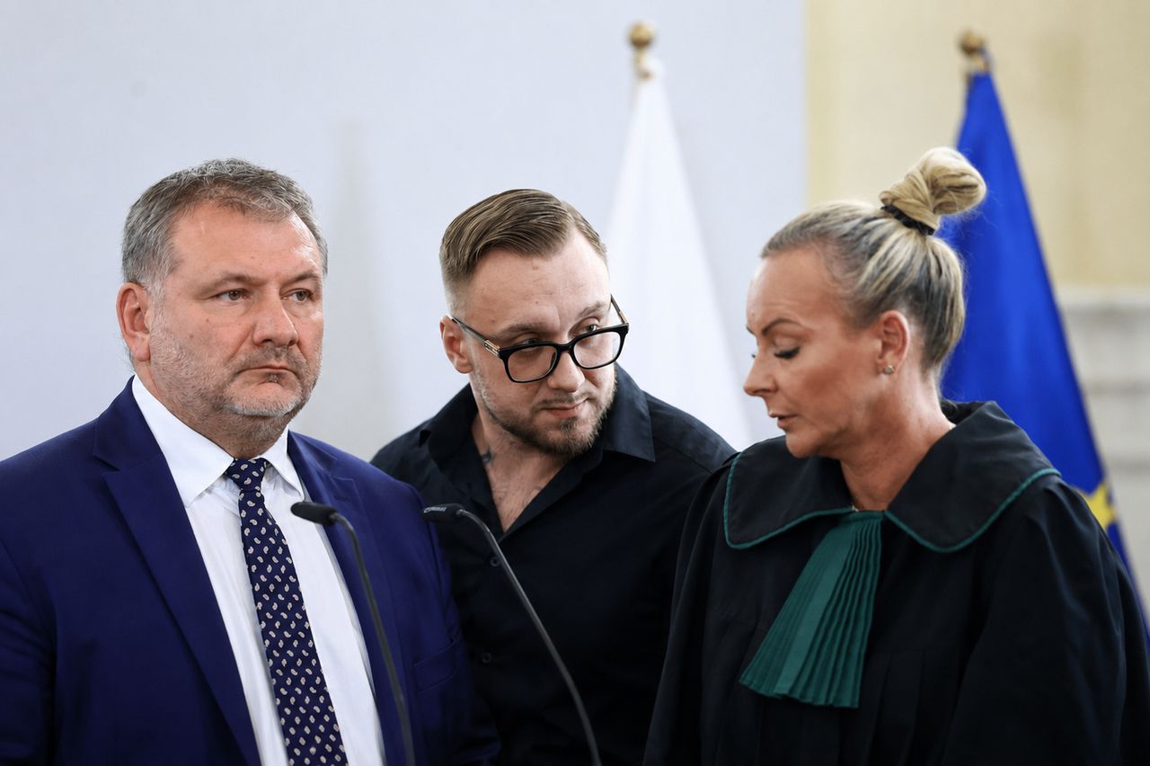 Łukasz Żak usłyszał wyrok. Tak wychodził z sądu