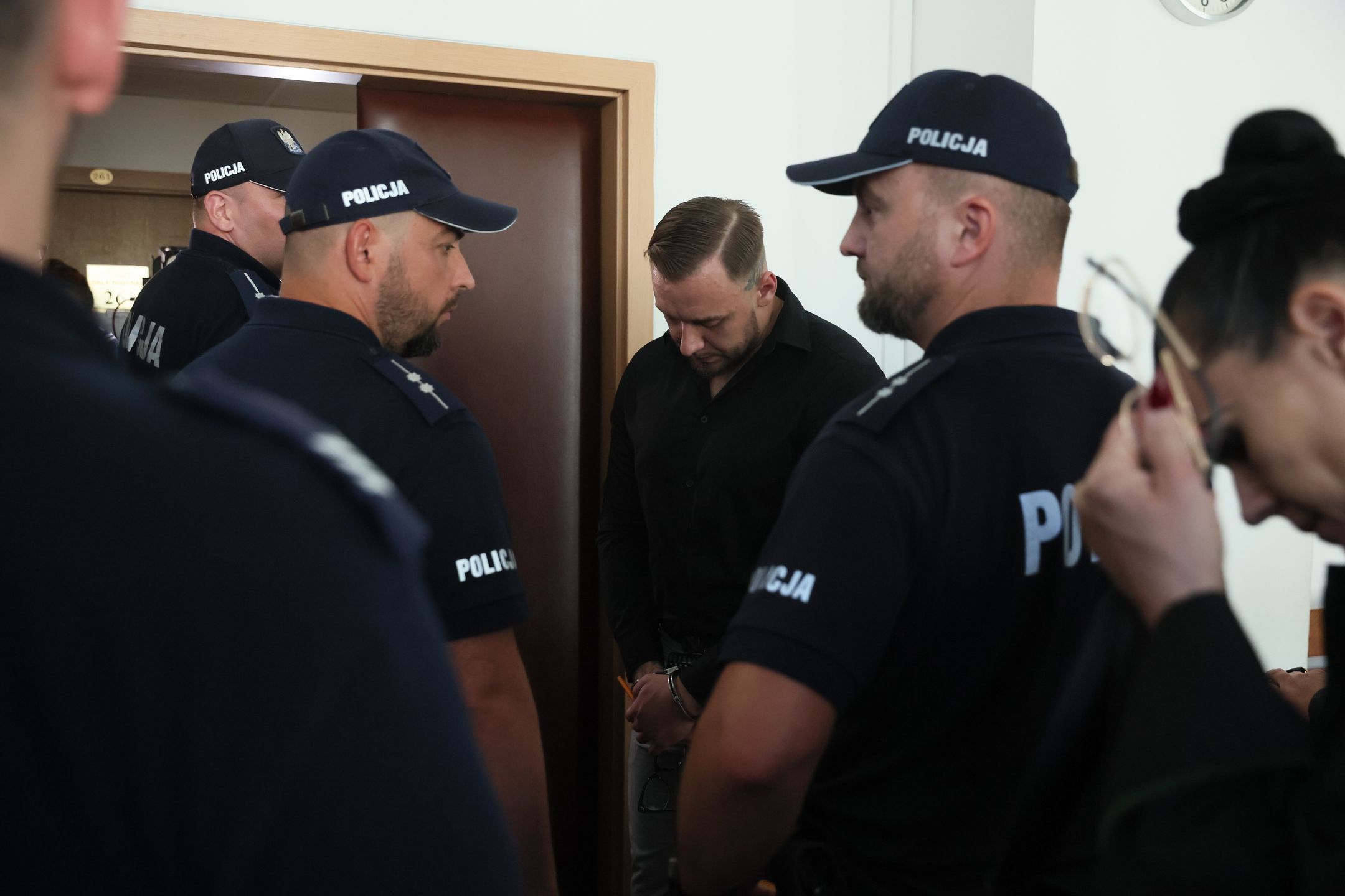 Łukasz Żak usłyszał wyrok. Tak wychodził z sądu