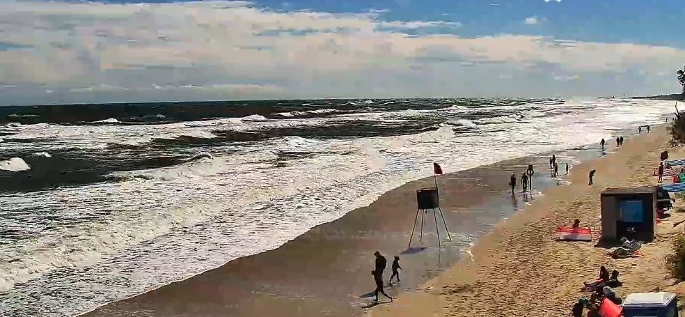Wybrzeże walczy z uderzeniem żywiołu. Tak wyglądają plaże