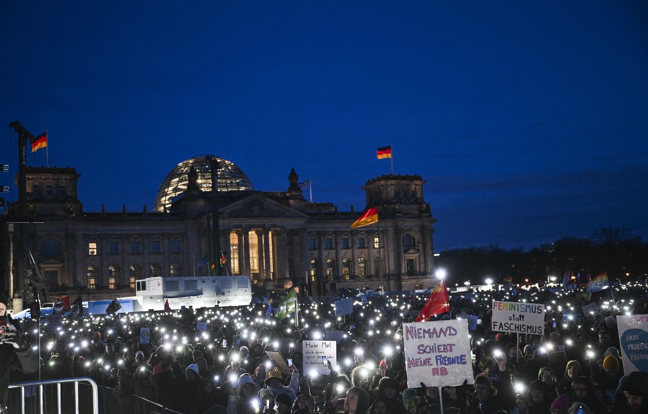 Zjazd AfD w Erfurcie. Zjechały tysiące protestantów. Może być gorąco