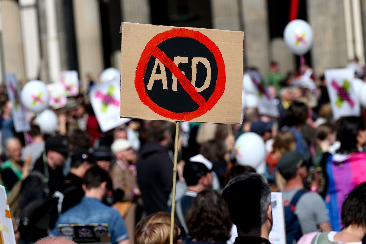 Zjazd AfD w Erfurcie. Zjechały tysiące protestantów. Może być gorąco