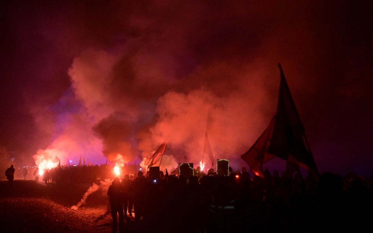 Zjazd AfD w Erfurcie. Zjechały tysiące protestantów. Może być gorąco