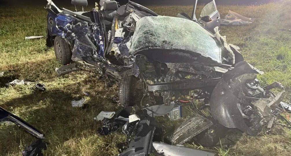 Auto z nastolatkami totalnie zmiażdżone. Tragiczny wypadek w Niemczech