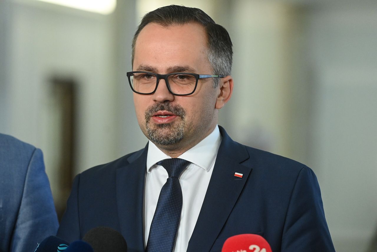 Co zamiast 800 plus? Morawiecki ujawnia plan pensji rodzicielskiej