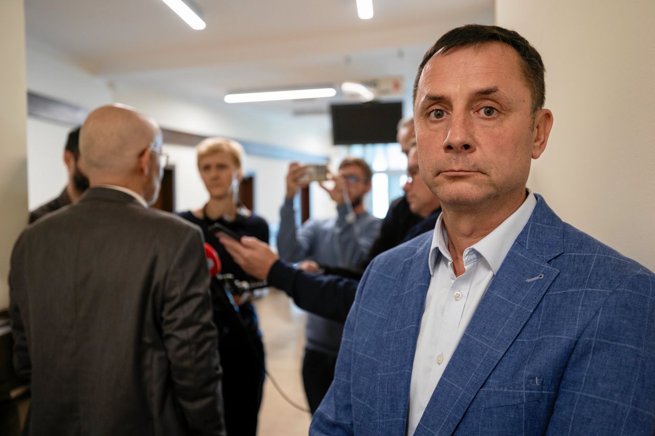 Dziwisz stawił się w sądzie. Twierdził, że nie zna sprawy
