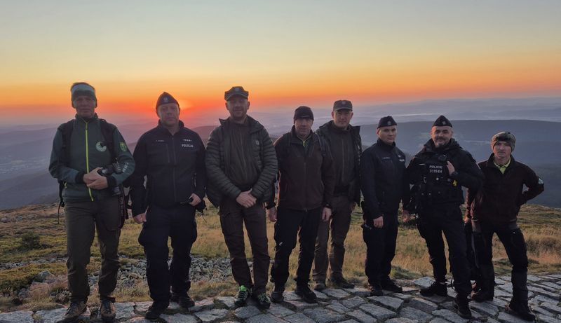 Nocny patrol policji na Śnieżce. Posypały się mandaty